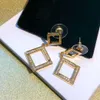 Boucles d'oreilles de créateurs de luxe, boucles d'oreilles à breloques en zircon incrusté d'alphabet géométrique pour femmes, cuivre en or 18 carats de haute qualité, le meilleur cadeau pour la famille, les amis, les amoureux ou vous-même