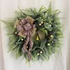 Couronne de fleurs décoratives de noël avec guirlande de fleurs de pomme de pin, décorations de joyeux guirlandes, décoration de fenêtre extérieure de l'année