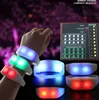 15 Farben Fernbedienung LED Silikon Armbänder Armband RGB Farbwechsel mit 41 Tasten 400 Meter 8 Bereiche Fernbedienung Leuchtende Armbänder für Clubs Konzerte 11.8