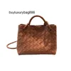 豪華なハンドバッグBotteg Andiamoes 2023 Spring New Cowhide Woven Cabbage Basket Women's Bagシングルショルダークロスボディハンドヘルド