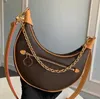 Nouveau sac de mode de créatrice 5A Half Moon Sacs d'épalage Loop Handbag Crescent Pouch Baguette Sac délicat