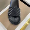 Kapcie lato 2033 marka sandały dla kobiet moda moda Korea Cool Rivet Designer Style Specie Specie Buty na zewnątrz