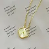 Marque trèfle à quatre feuilles collier designer pendentif colliers pour femmes élégant van fleur médaillon collier cleef chaînes ras du cou bijoux de créateur en or 18 carats g LUJ2