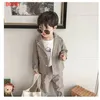 Set di abbigliamento primaverile Autunno per bambini abito per bambini abiti per bambini ragazzi tops a v-scollo pantaloni da 2 pezzi set di abbigliamento formale a quadri 2-10 anni Sottili capispalla 231108