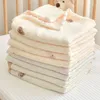 Cobertores ins gaze feijão lã cobertor urso bordado artesanato macio e confortável outono inverno bebê toalha colcha
