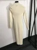 1106 2023 Runway-Kleid, Herbstkleid, Marke, gleicher Stil, Empire-Stil, Rundhalsausschnitt, lange Ärmel, Basic-Freizeitkleider, Damenkleid, modisch, 20238638