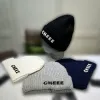 Kaszmirowa czapka Klasyczna klasyczna liści pionowe litery haftowe logo jesienne zimowe ciepłe bawełniane kapelusz zwyczajny kapelusz na stos