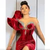 Arabic Dubai Gelinlik Modelleri Bordo Kadife Bir Omuz Ruffles Plus Size Abiye Giyim Payetler Yan Bölünmüş Seksi Vestidos De Festa Trompet Etek Resmi Elbise
