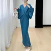 Casual Dresses Miyake Dress 2023 Summer Temperament Loose Bat Sleeve V-Neck Slim Fishtail fransad veckad