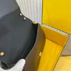 Designer axelhandväskor Klassisk tygväska fyrkantig klaffväska kvinnlig handväska dubbel ccs bokstäver crossbody handväska