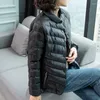 Damesgeulcoats 2023 Koreaanse mode korte katoenen jas vrouwen herfst winterjack dun licht slanke warme bovenkleding parkas vrouwelijke tops