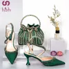 ドレスシューズ2024特別なデザインパープルカラーナイジェリアの女性靴とバッグセット結婚式パーティー用のつま先ポンプ231108