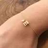 Pulseras de eslabones Tiny A-Z Letra de alfabeto Nombre inicial Encantos para pulsera colgante Color dorado Joyería de corazón hecha a mano al por mayor