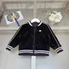 Luxury Kids Tracksuits High Quality Velvet Material Baby Clothes Boy Jacket Storlek 110-160 Autumn Coat and Pants Nov05