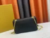 LockMe Chain Bag Mulheres Designer Bolsa de Ombro Preto Couro Mini Crossbody Bag com Twist Lock Moda Flip Carteira Carteira M22303 Atacado