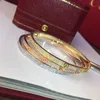 Luxurys Brand Designer Bracelet Women Charm Clover armband bezaaid met diamanten hoogwaardige nagelarmbanden boetiek cadeau sieraden voor vrouwen bruiloft cadeau