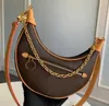 Nouveau sac de mode de créatrice 5A Half Moon Sacs d'épalage Loop Handbag Crescent Pouch Baguette Sac délicat