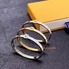 Bracelet de luxe au design Unique, nouveau bracelet avec lettrage pour hommes et femmes, pour travailler, avant-gardiste, unique, 2024