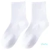 Chaussettes de sport pour couple, tube de personnalité, design féminin, style scolaire, couleur mixte, vente en gros, logo N avec étiquettes, vente en 2023