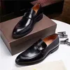 22 Modelo de lujo Hombres de negocios Moda Zapatos de cuero casuales Diseñadores Zapatos formales de gran tamaño Vestido de punta estrecha para hombre Zapatos de oficina Tamaño grande 38-47