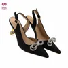 Chaussures habillées couleur noire à la mode de haute qualité chaussures à talons fins ensemble de sacs assortis décorés avec du cristal brillant pour la fête des dames 231108