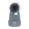 Lujo de punto Monclar True Hairball Beanie Diseñador Sombrero de lana para mujer Carta Marca de moda de invierno Hip Hop Sombrero de hombre engrosado Viaje al aire libre Esquí usable f3