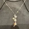 Gioielli di design classici Gioielli con collana Van Clover Versione alta Collana con quattro foglie di erba Farfalla con tre foglie Collane di fiori Collana con erba fortunata in oro rosa 18 carati