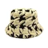 Breda Brim Hats Kvinnors Autumn and Winter Color Matching Warm Fluffy Fisherman Hat Lei Feng Women Trapper Hays