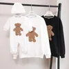 Familjsmatchande kläder Autumn Winter Mother Kids tröja broderi tecknad björn fader son julfamilj matchande kläder kläder 231107