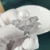 Anéis de casamento HOYON Luxuoso e exagerado Artificial Beimu Pearl incrustado com diamante Zircon Anel feminino ao vivo elegante e requintado 925 joias 231108