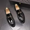 Plus Tamanho 37 ~ 44 Patente Couro Men Sapatos Oxford Sapato Macho Sapato de Casamento Male Chaussure Homme Office Sapatos formais D2H16
