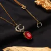 Ohrringe Designer Halskette Armbänder Ohrringe Schmuck Set Vintage Gold Romantic Monogramm Schwarz Rot weiß Kristall Strass Fashion Familienpaar Geschenke Armreifen Armreifen