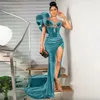Arabic Dubai Gelinlik Modelleri Bordo Kadife Bir Omuz Ruffles Plus Size Abiye Giyim Payetler Yan Bölünmüş Seksi Vestidos De Festa Trompet Etek Resmi Elbise