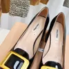 2023 Moda High Heel Designer Sapatos de saltos nus bombas Brand Brand Patent Leather Leather Black Women Sandals -136