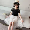 Ensembles de vêtements Costume pour enfants 2023 Été à manches courtes Deux pièces Petite fille Style occidental Robe en dentelle Dames