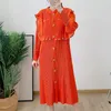 Casual Dresses Miyake 2023 Autumn/Winter Stand Neck Tjock Tyg Breasted Long Sleeve Dress med Loose Fold Plus Size Mode