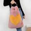 Borse da sera di lusso in pelliccia sintetica da donna con manico ad anello a tracolla in morbido peluche da donna, pochette invernale, borsa a mano piccola, modello amore