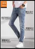 Jeans da uomo firmati 2023 europeo Slim Fit piedi elastici per gli uomini di colore chiaro stampato pantaloni lunghi autunno coreano casual da uomo tendenza 1SCT