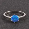 Bagues de cluster Simple Bleu / Blanc Fire Opal Pierre Classique Argent Couleur Bague de Fiançailles De Luxe Cristal Ovale De Mariage Pour Les Femmes