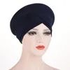 Etniska kläder muslimska kvinnor fast färg panna cross turbante kemo hatt arabisk huvud halsduk hijab femme musulman turban caps motorhuven headwraps