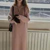 Lässige Kleider Mittellanges lockeres Strickpulloverkleid Winter Halboffener Kragen Damen Überknierock Solide Mode Damen Langarm