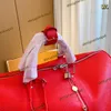 Lyxdesigner Duffel Bag Högkvalitativ män Kvinnor Resväska 45 cm eller 50 cm präglade stor kapacitet Vattentät sportväska Kvinnors Duffel Bag Travel Bag Duffel Red