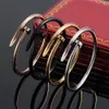 Pulsera de diseñador de lujo Cadena de oro para mujer Accesorios de joyería de alta calidad Acero de titanio Aleación de acero Proceso de chapado en oro nunca se desvanece para hombres alérgicos Pulsera B0111