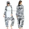 Pyjama's Kinderen Schattige Animal Jumpsuits met capuchon Warme pyjama's voor volwassenen Kigurumi Onesies Familie Bijpassende Cartoon Stitch Kinderoveralls Pijama 231108