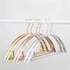 Hangers Racks 5-delige schoudervrije label Hanger aluminium legering Huisverkoop Spaarbesparing Geschikt voor truien Jackets broek shirts 230408