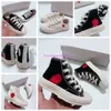 Big Big Kids Knit Play for Girl Boys Love Canvas Running Shoes Designer Youth Kids Kids Bianco Bianco Bianco Black Arrampicando Sneaker Casual Sneaker Allenatori per bambini