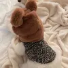 犬のアパレル厚い温かいコートかわいい花の秋と冬の服ペット開いたボタンベストビチョンプードル子犬