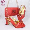 Поступление модельной обуви, комплект женской обуви и сумки в нигерийском стиле, туфли-лодочки в стиле Matur оранжевого цвета для свадебной вечеринки 231108