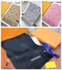 Designer Lenço de Seda Mens Lenço de Luxo Mulheres Quatro Temporada Xale Moda Carta Lenços de Alta Qualidade Opcional Embalagem de Caixa de Presente Requintada
