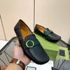 Luxury Mens Shoes Brand Men loafers Designer äkta läderklänningskor Mockasiner Lätt andningsbara slip Körskor 38-46